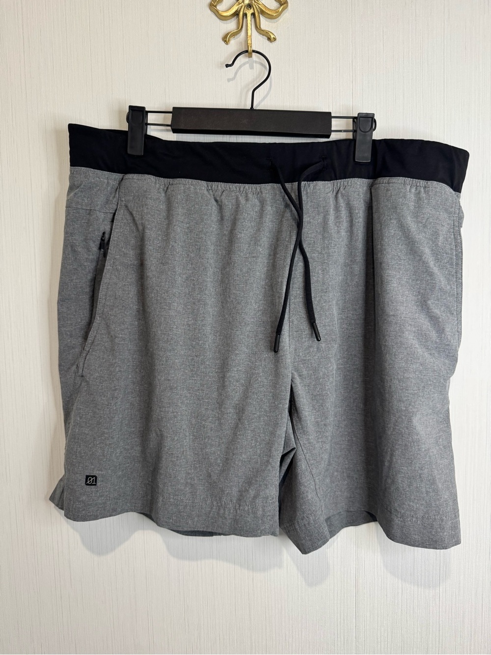 01. Algo Men’s Shorts. Grey/Black. Size XL. No flaws noted!